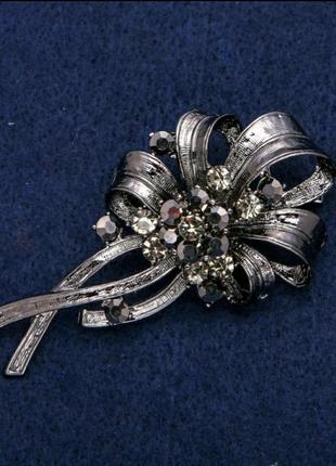 Брошь цветок
