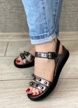 Шкіряні босоніжки