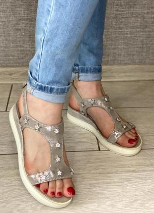 Шкіряні босоніжки