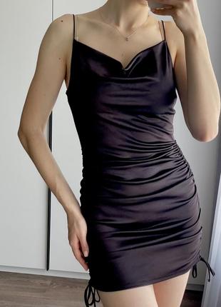Базовое черное мини платье, трендовое платье, черное платье на брителях9 фото