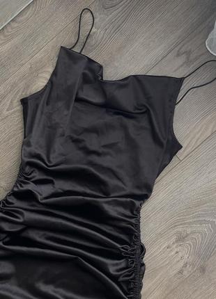 Базовое черное мини платье, трендовое платье, черное платье на брителях8 фото