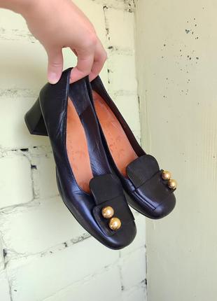 Шкіряні туфлі на зручних підборах від бренду chie mihara іспанія у стилі вінтаж1 фото