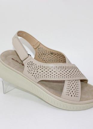 Женские бежевые комфортные стильные сандалии/босоножки с перфорацией, из экокожи,женная обувь на лето1 фото