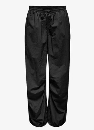 Брюки карго, черные карго, брюки из тонкой плащевки, объемные брюки, спортивные штаны плащевкп от бренда only2 фото