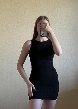 Черное платье обтягивающие в рубчик1 фото