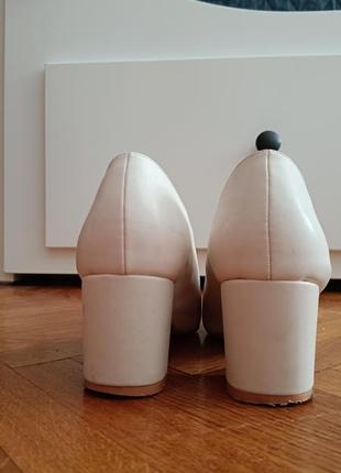 Туфли женские классические бежевого цвета 38 размер3 фото