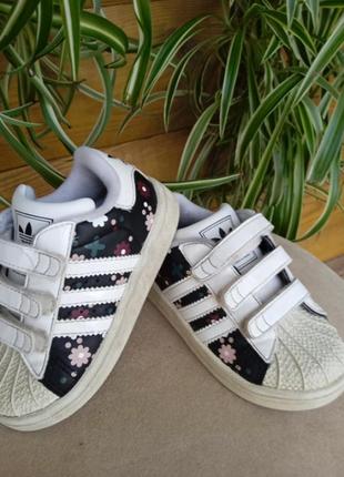 Кроссовки 23 размер.adidas