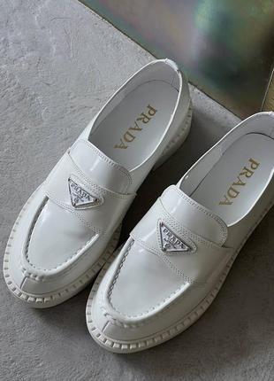 Лофери prada white brushed leather loafers, туфли