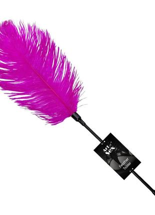 Щекоталка со страусиным пером  art of sex - feather tickler, цвет темно-розовый 18+