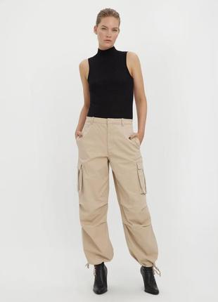 Штани карго, котонові карго, штани з кишенями, бежеві карго від бренду vero moda1 фото