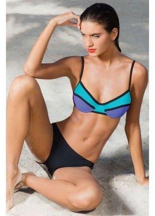 Купальник неонового блакитного кольору 18+