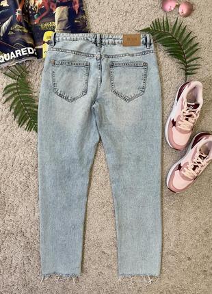 Базовые джинсы бойфренды с потертостями No6053 фото