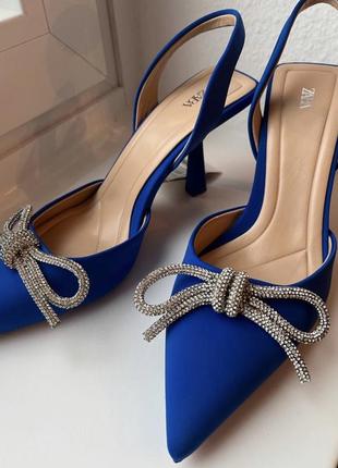 Невероятные синие туфли на каблуке zara1 фото