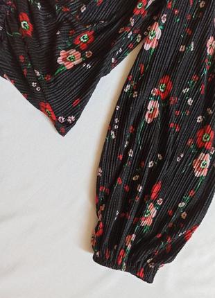 Плиссированная блуза со сборкой и объемными рукавами в цветочный принт2 фото