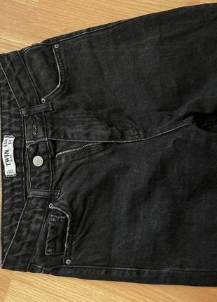 Чорні джинси мом