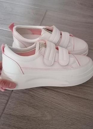 Кроссовки новые стелька 23,5 см