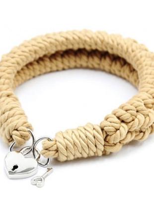 Бежевый ошейник с навесным замком-сердечком rope restraint  китти