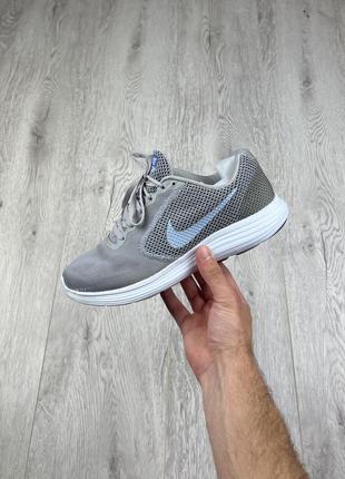 Кроссовки nike revolution