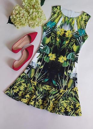 Платье в тропический принт
