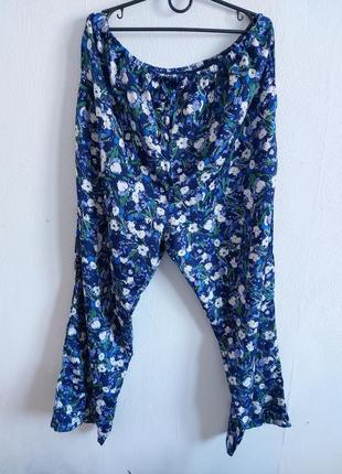 Атласные пижамные штаны на резинке в цветочный принт1 фото