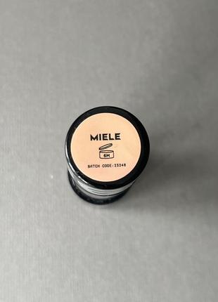 Кремовий хайлайтер стік cream highlight stick бренду 19/99 beauty у відтінку miele2 фото