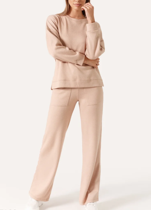 Лаконічний костюм з ангори