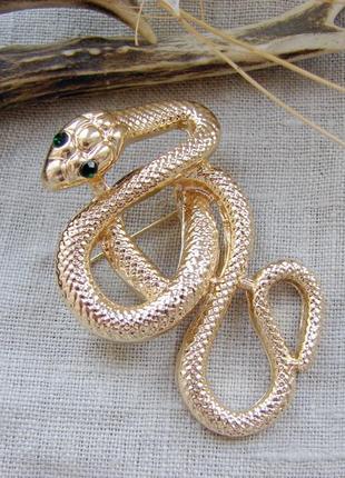 Золотистая брошь змея крупная брошь в виде змеи украшение с зелеными камнями