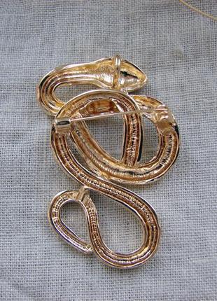 Золотистая брошь змея крупная брошь в виде змеи украшение с зелеными камнями4 фото