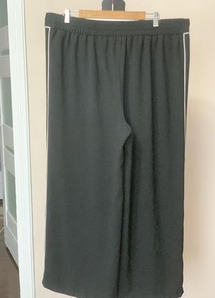 Женские брюки палаццо,черного цвета с белыми лампасами2 фото