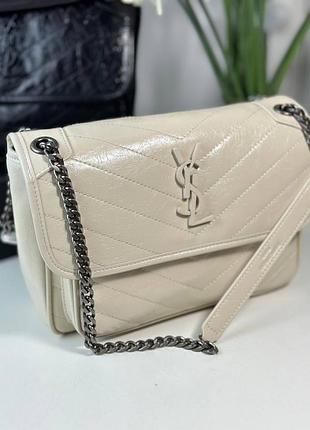 Сумка женская кожаная кремовая на цепочке