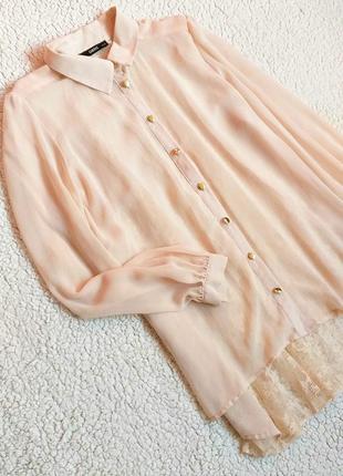 Блуза в трендовому кольорі з оригінальною спиною