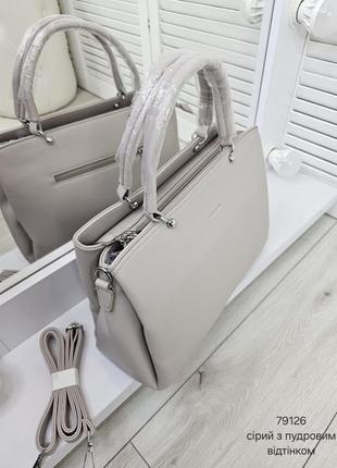 Женская стильная и качественная классическая сумка из эко кожи серый с пудровым оттенком4 фото