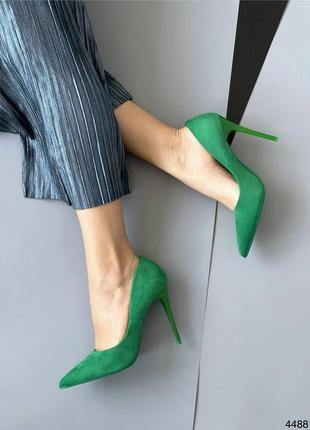 Зеленые изумрудные туфли лодочки на шпильке каблуке замшевые9 фото