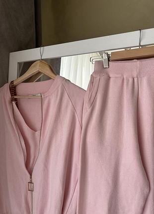 Нежно розовый костюмчик тройка