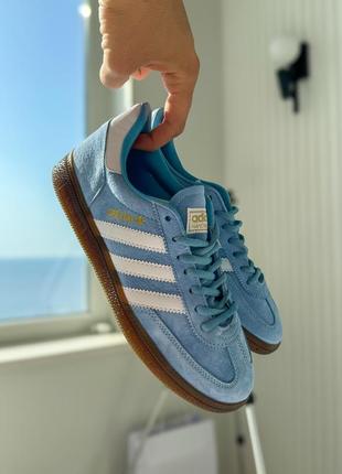 Класні жіночі кросівки adidas spezial handball light blue блакитні