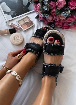 Шикарные женские сандали босоножки в стиле christian dior sandals black logo чёрные2 фото