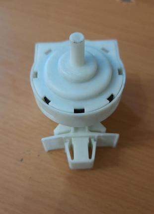 Прессостат датчик уровня воды стиральной машины  ariston, indesit  160026921,m11025732 оригинал б/у