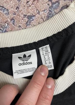 Футболка adidas на лампасах чорна3 фото