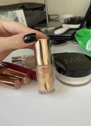 Подсветляющая база под макияж charlotte tilbury hollywood flawless filter