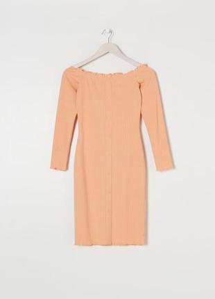 Sinsay мини платье с открытыми плечами персиковое