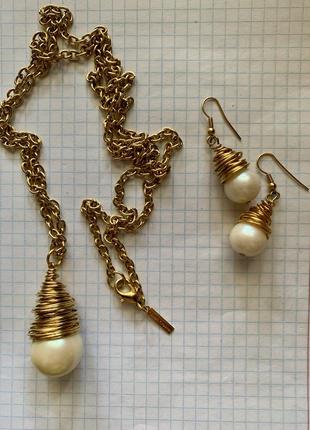 Вінтажний гарнітур ланцюжок з підвісом і сережки з великими імітованими перлинами у золоті4 фото