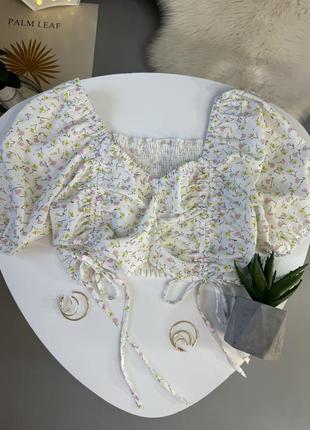 Топ блуза белая в цветы со стяжками, от shein, размер s