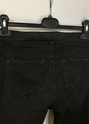 Черные джинсы-леггинсы на резинке с лампасами3 фото