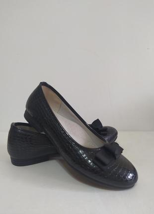 Балетки туфлі лакіровані чорні нові 35 розмір
