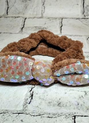 Повязка на голову косметическая бантик махровая коричневая