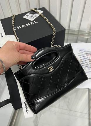 Кожаная сумка в стиле chanel