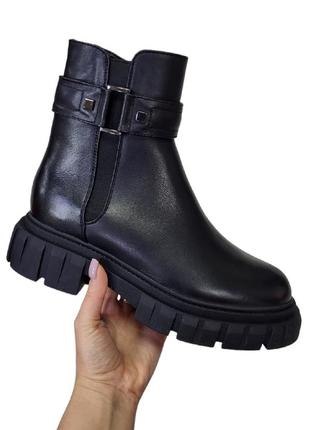 Женские зимние ботинки из натуральной кожи черные fereski