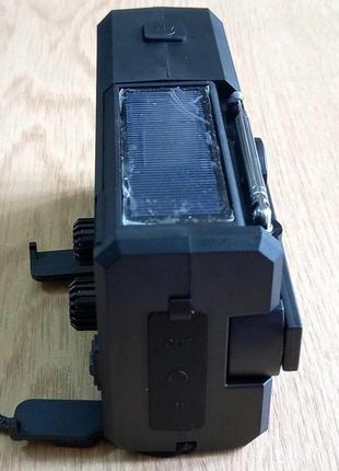 Фонарь, светильник, радиоприемник am/fm/noaa, ручной генератор, солнечная панель,...