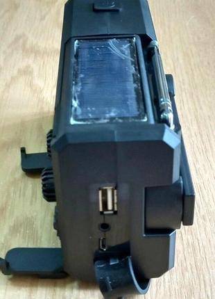 Фонарь, светильник, радиоприемник am/fm/noaa, ручной генератор, солнечная панель,...