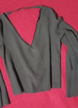 Блузка с рукавами воланами,темно зеленого цвета